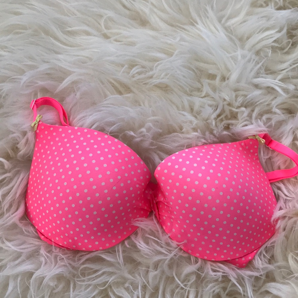 NWOT Victoria’s Secret Plunge Push-Up 34C